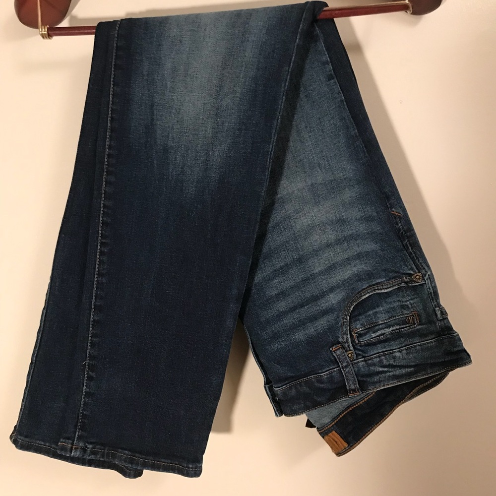 Kut jean size 8 faded blue and blue color